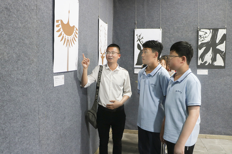 “品鉴盐城·守望湿地”首届丝网印刷海报创意设计主题作品展