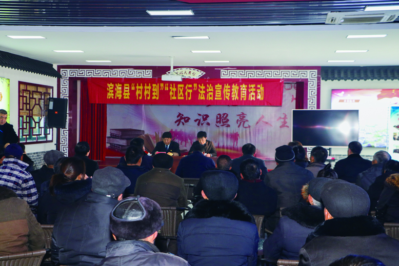 县法治宣传教育领导小组开展法治宣传教育活动