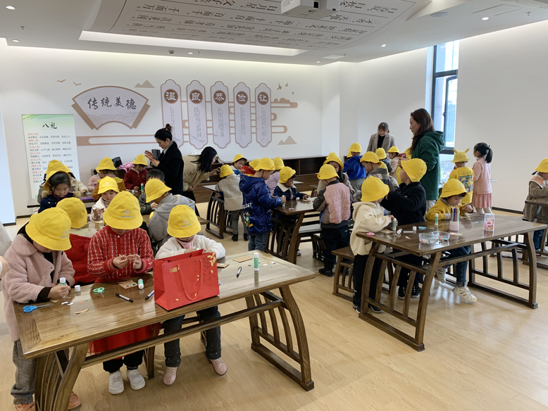 县幼儿园向阳分园开展读书活动