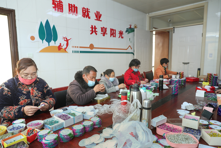 县残联抓好残障人员康复服务和辅助性就业工作