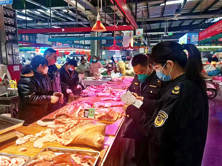 县市监局强化猪肉市场监管