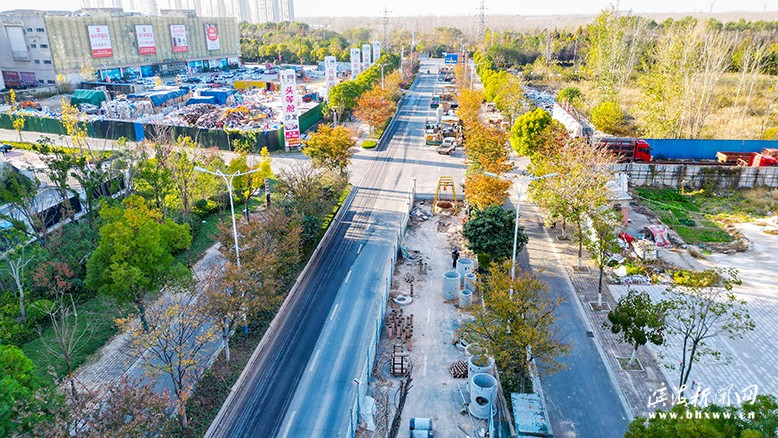 县城幸福路污水管道改造提升施工现场