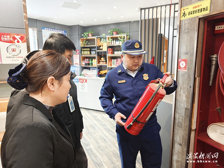 县消防救援大队进行消防监督检查